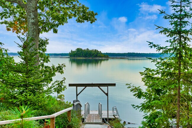 Foto del edificio - 735 Mere Point Rd