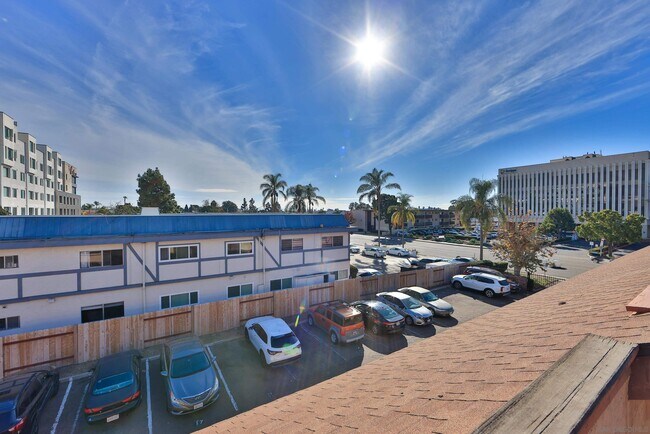 Building Photo - 465 4th Ave