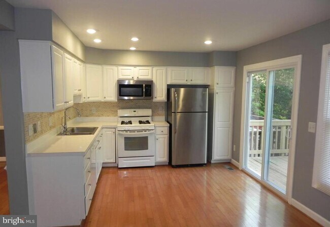 Building Photo - 2044 Meadow Springs Dr
