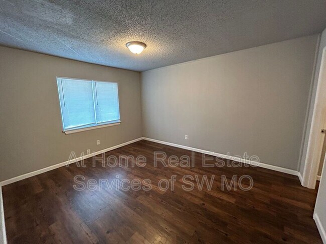Foto del edificio - 712 E Sunshine St