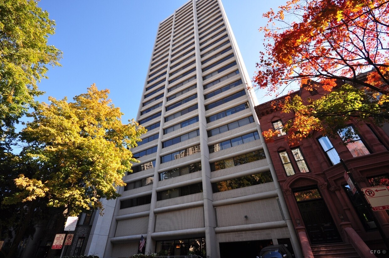 Foto principal - 1415 N Dearborn Pkwy