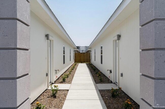 Foto del edificio - 5202 N Crown Pt