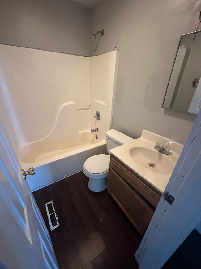 Foto del edificio - PRELEASING for AUGUST 2024! In-Unit Washer...