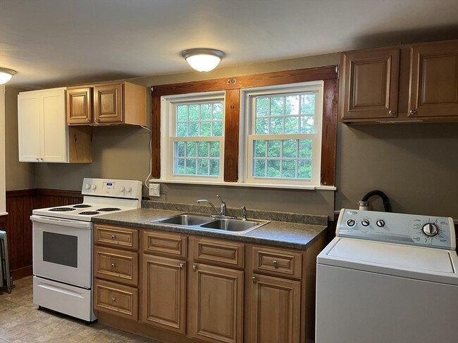 Building Photo - 52 Elmwood St