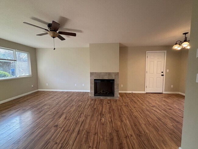 Foto del edificio - Located in a Desirable Area in Wilsonville 2 Bedroom Unit in a 4 Plex