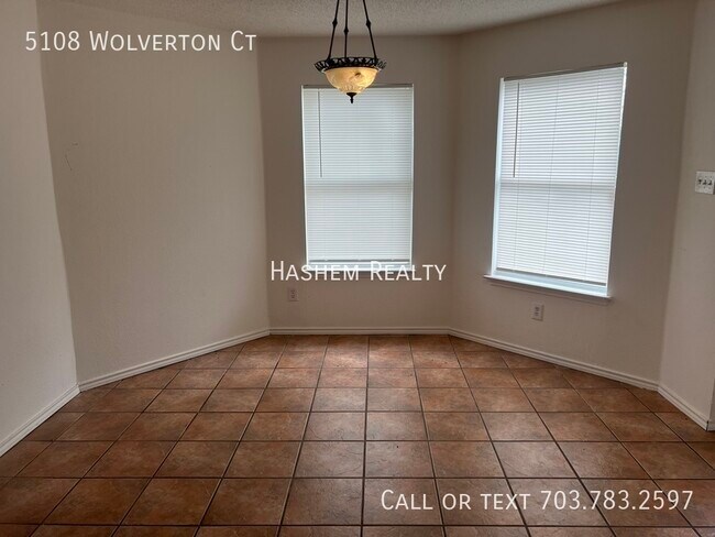 Building Photo - Stunning 3 Bedroom 2.5 Bath Home Available...