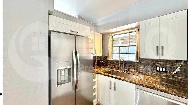 Foto del edificio - 1636 E Paradise Ln