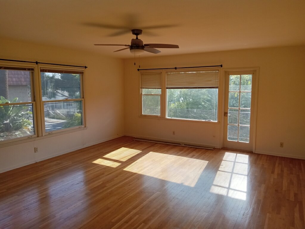 living room - 2323 W 6th St