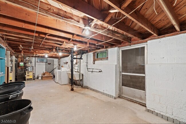 Building Photo - 12 Stanchak Ct