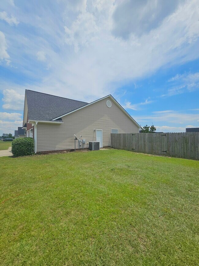Building Photo - 389 Ivywood Lane