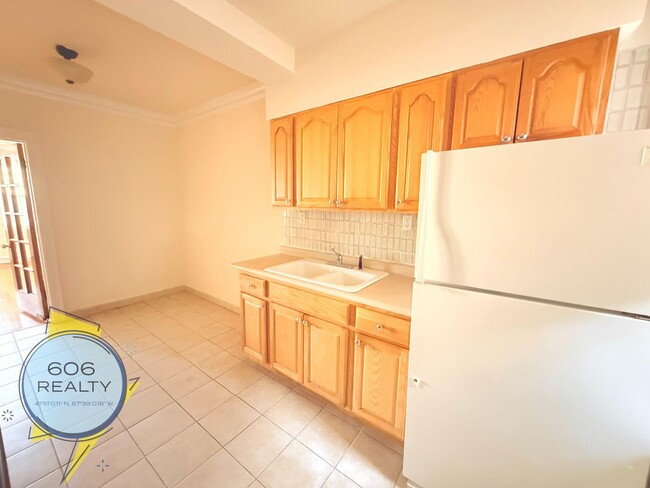 Foto del edificio - 4919 W Berteau Ave