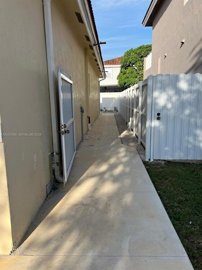 Foto del edificio - 6101 SW 159th Ct