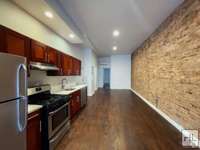 Building Photo - TOMPKINS AVENUE / Spacious 4-Bed 1-Bath