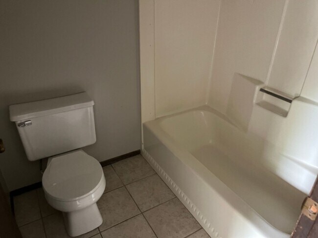 Building Photo - 1 Bedroom/1.5 Bathroom Condo For Lease