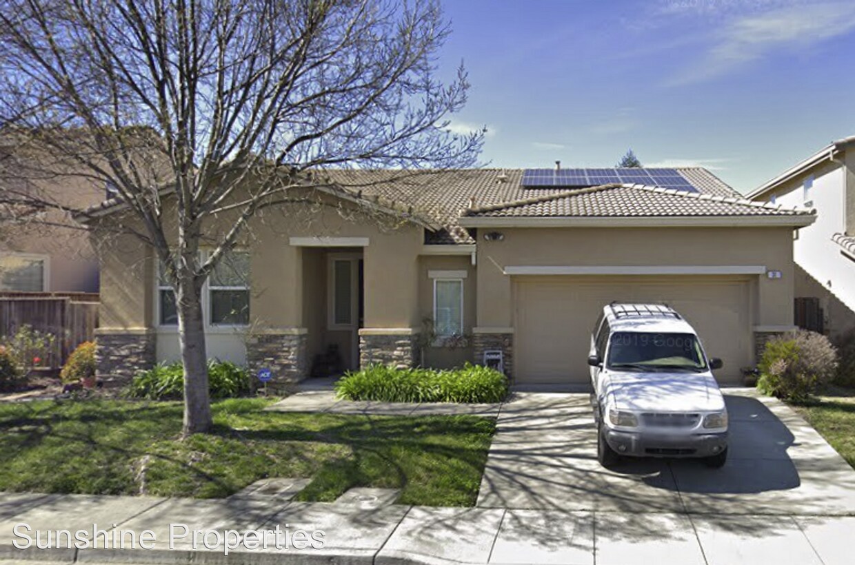 Primary Photo - 3 br, 2 bath House - 31 Pelleria Dr.