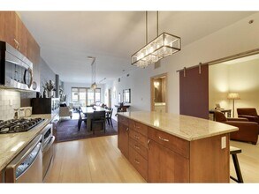 Building Photo - 401 N 2nd St