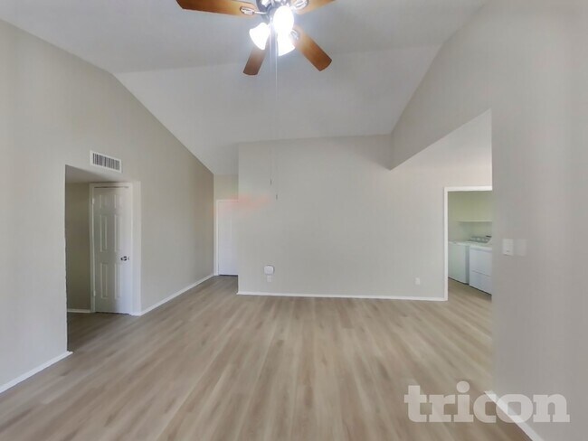 Foto del edificio - 6826 W Cholla St