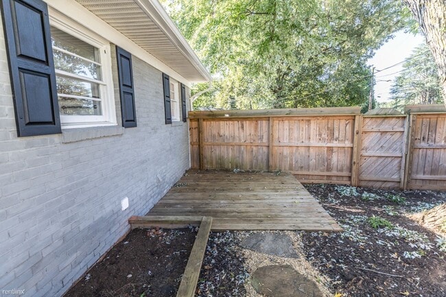 Building Photo - 3 br, 1 bath House - 104 Stratford Court