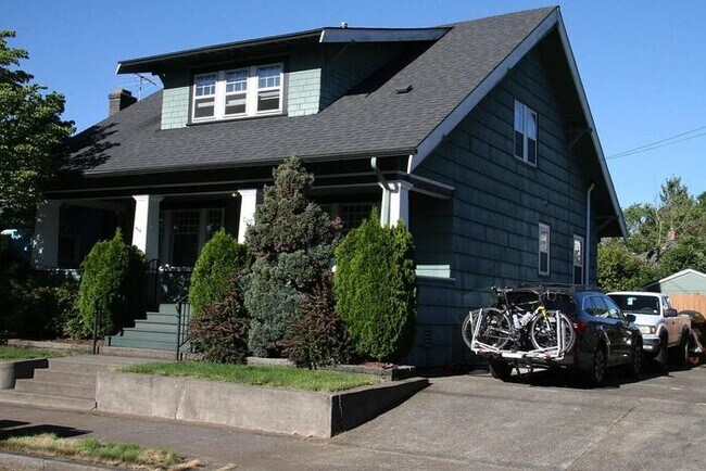 Building Photo - 714 NE 79th Ave