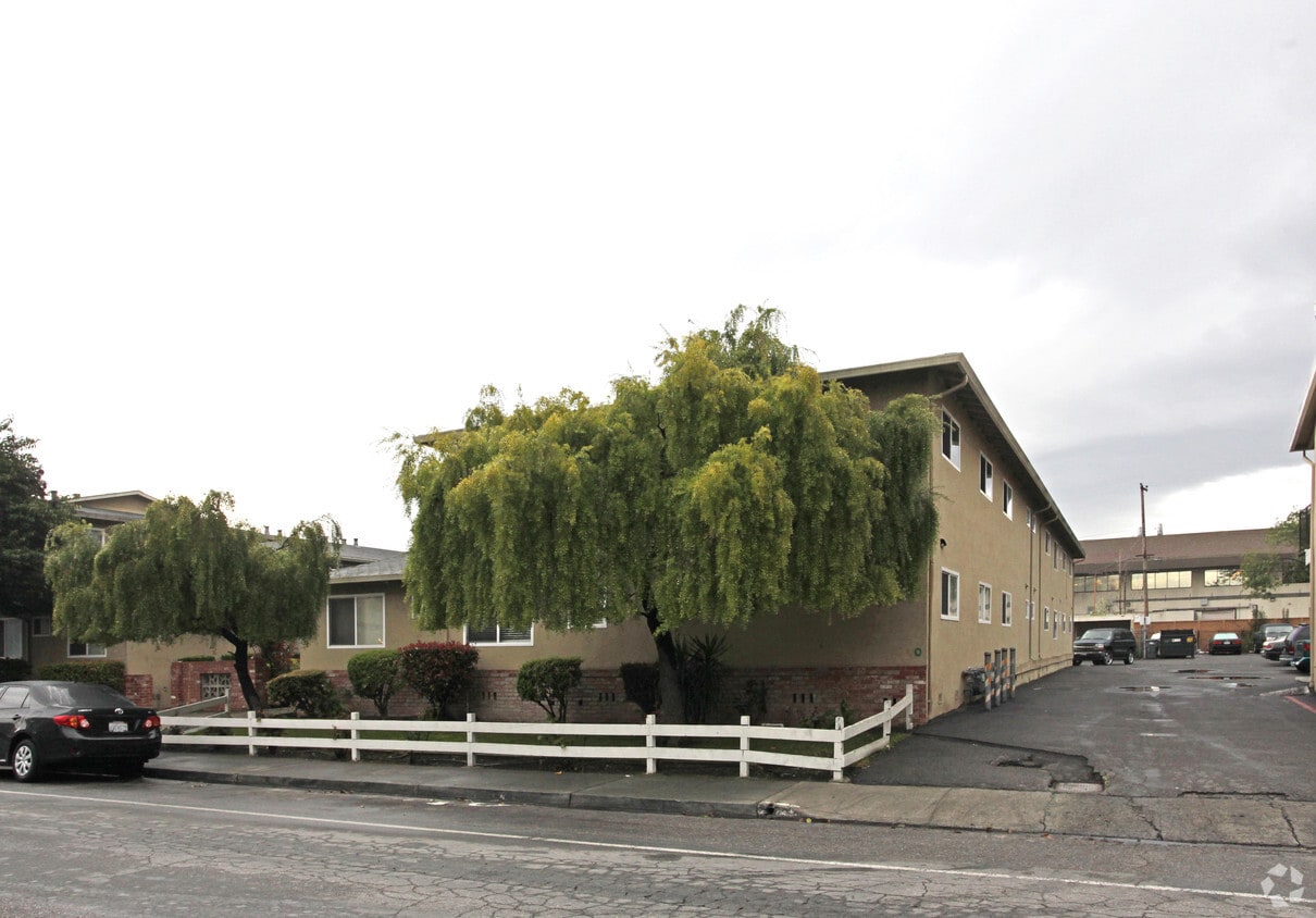 Building Photo - 3558 Agate Ct