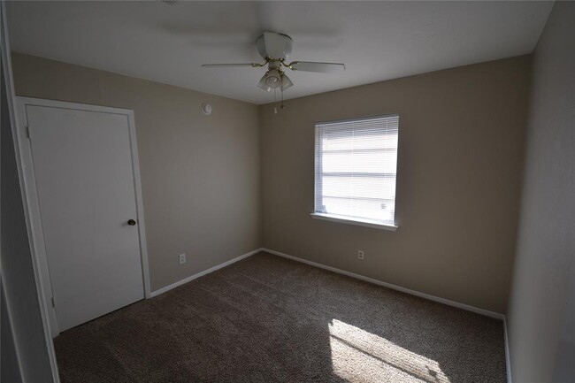 Building Photo - 839 Lakeview Ridge