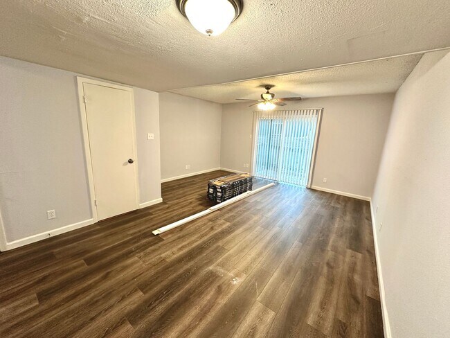 Building Photo - 3822 Southway Dr