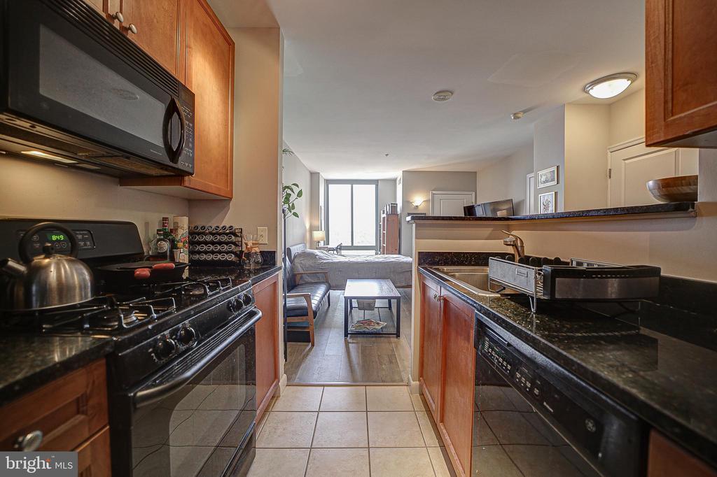Primary Photo - 851 N Glebe Rd