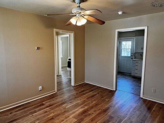 Building Photo - 104 Ave G