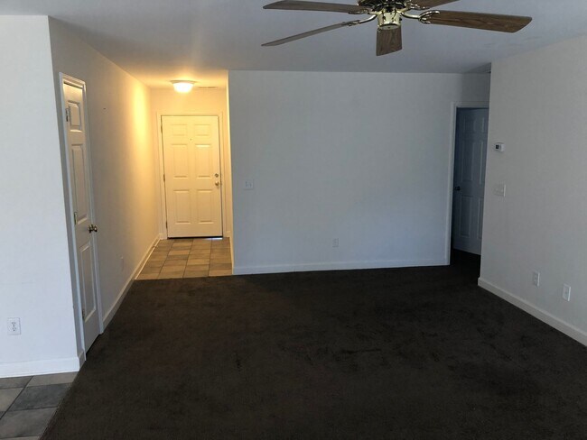 Building Photo - 3 Bed 2 Bath Brick Single Family Home