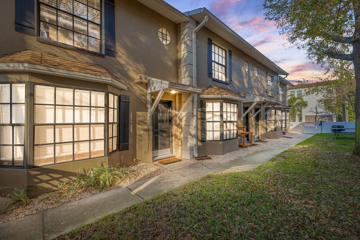 Apartamentos en Albany | Tampa, Florida, EE.UU. - Albany Townhomes