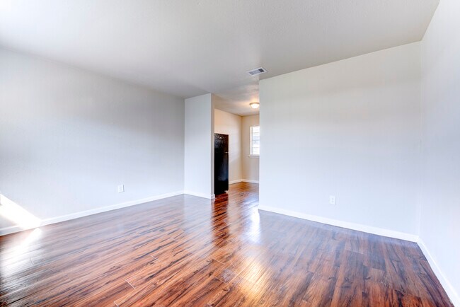 Foto del edificio - Courtyard Living