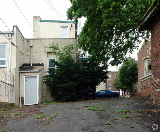 Building Photo - 620 - 622 Dekalb St