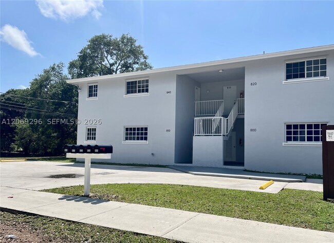 Building Photo - 800 SW 10th St