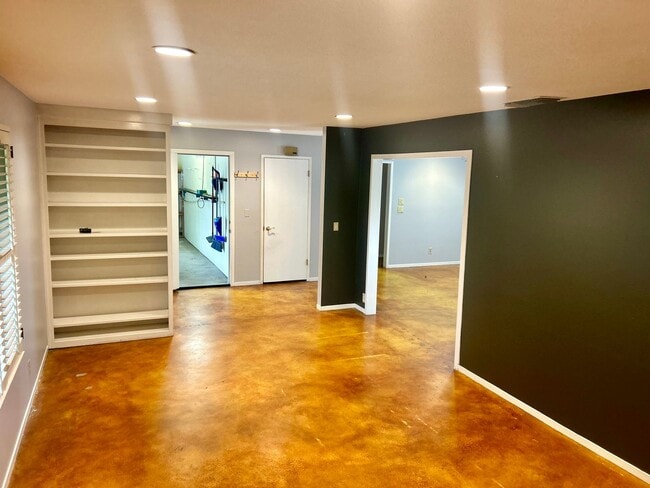 Building Photo - Single Family Home