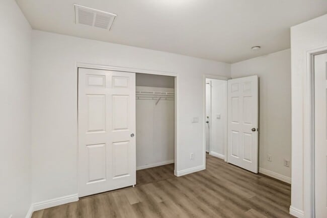 Building Photo - Beautiful 3 Bed Home With 3 Full Baths And Bed and Full Bath On 1st Floor