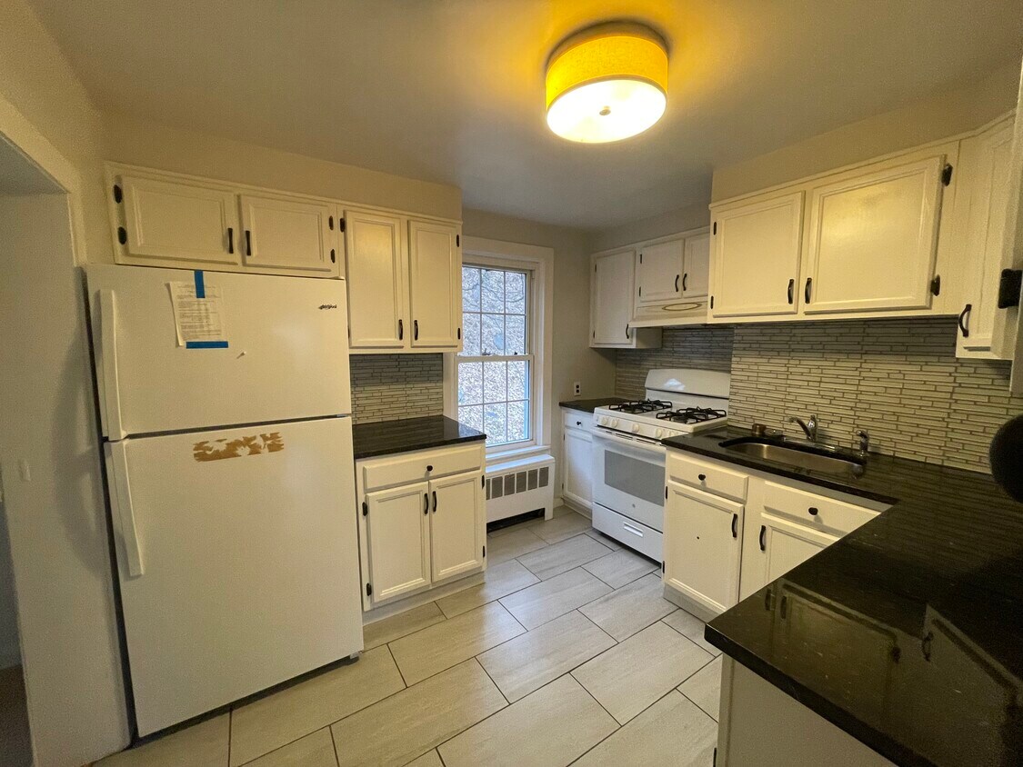 21 High St Unit 21B, Armonk, NY 10504 Apartments in Armonk, NY