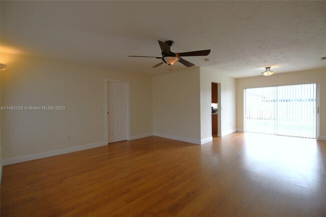 Foto del edificio - 10290 NW 24th Ct