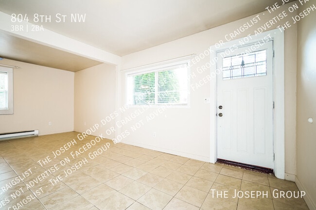 Foto del edificio - 804 8th St NW