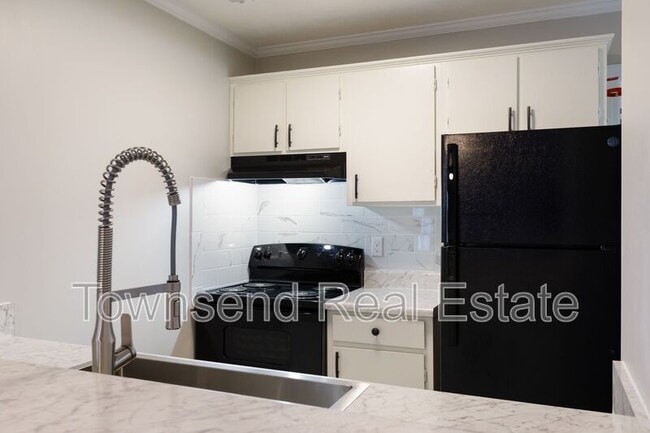 Building Photo - 5866 Century Oaks Dr