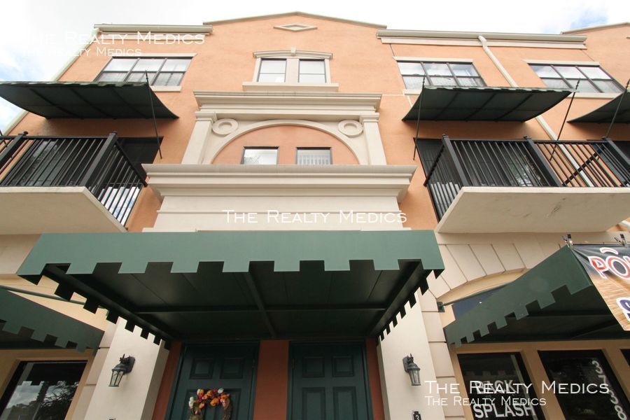 Primary Photo - Cozy 3 BR / 2.5 BA Duplex