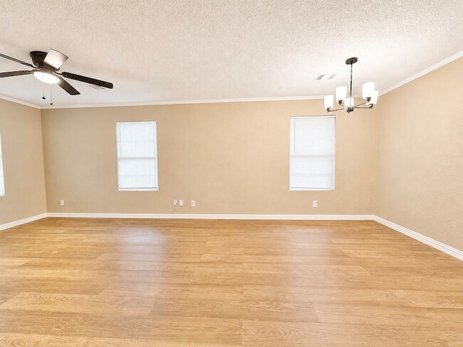 Foto del edificio - 7902 Bowen St
