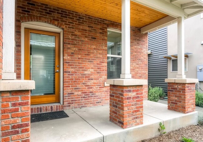 Building Photo - 1 bed 1.5 bath Stand Alone Townhome. Move-In Anytime Between March 15 - May 1st.