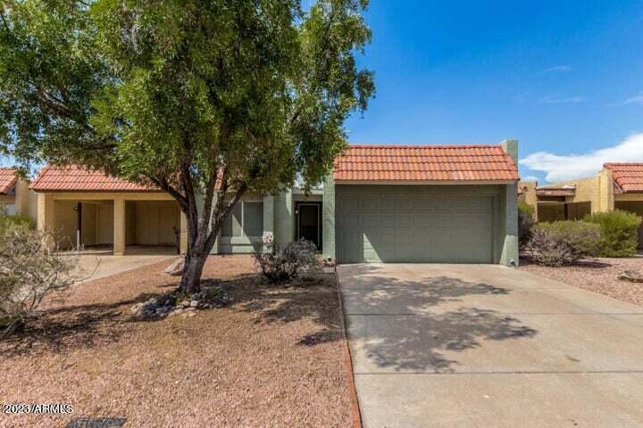 Primary Photo - 742 W Duke Dr