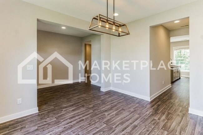 Building Photo - 424 Vining Ct