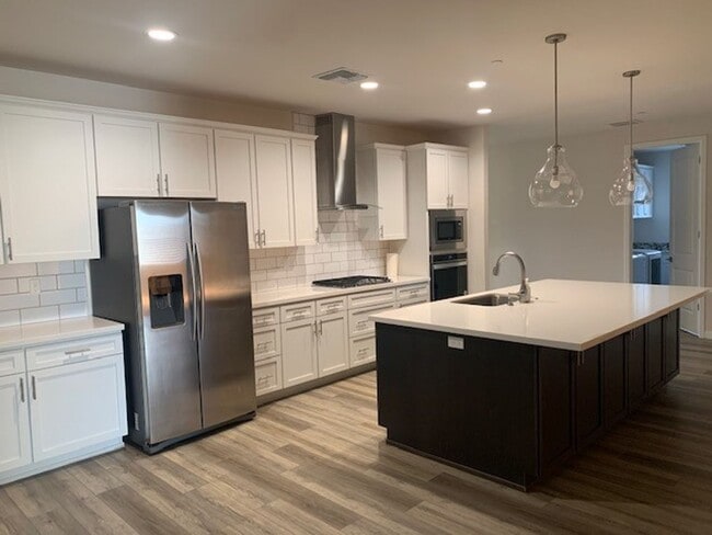 Building Photo - Modern 4-Bedroom Home with Solar, Dual Mas...