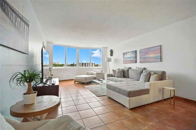 Foto del edificio - 1170 NE 191st St