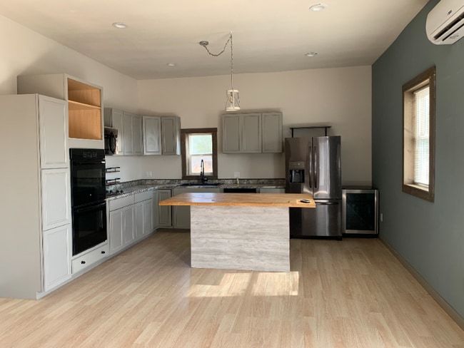 Building Photo - 455 US-287