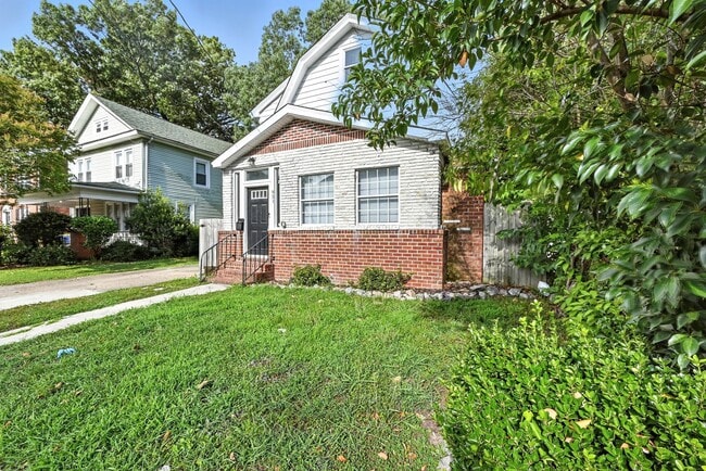 Building Photo - 931 Kenton Ave