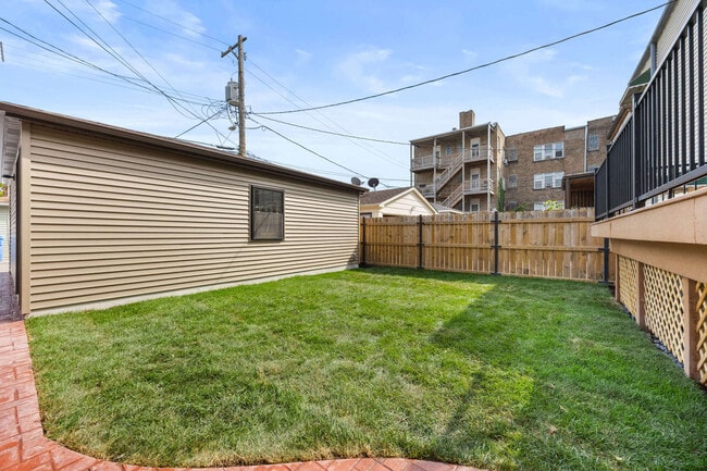 Foto del edificio - 4437 N Whipple St