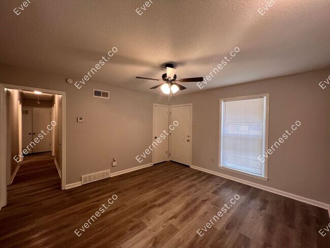 Building Photo - 755 Charter Oak Dr